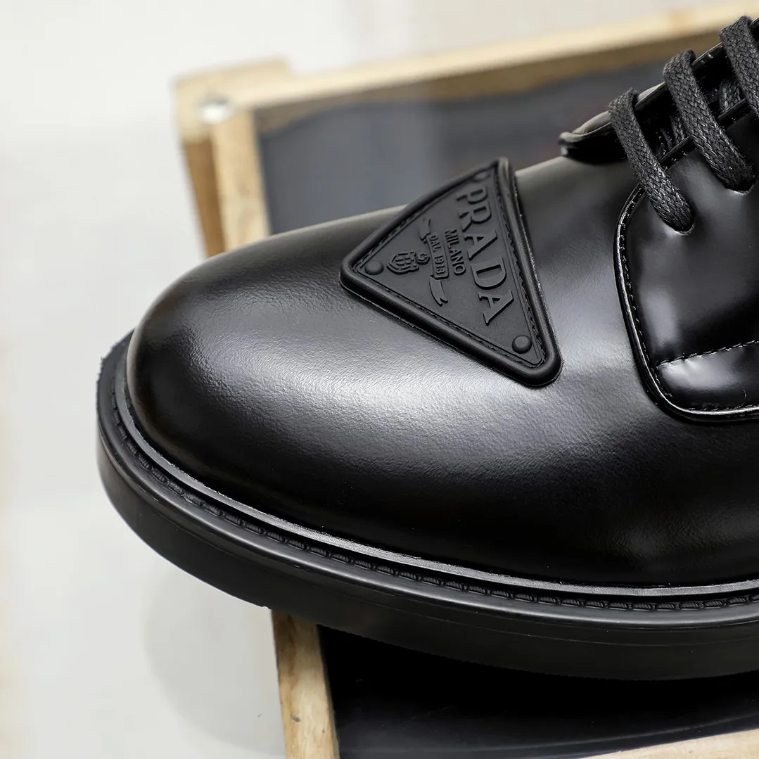 Men's shoes 💰620 💰💰🎩🎩【Prada】Counter 1:1⬆️original reproduction, absolute quality🆗original outsole, high-quality imported rubber, wear-resistant and non-slip, never degummed, upper material: imported first-layer cowhide➕anti-slip foam outsole, official website material, inner material: water-dyed leather lining, 3 colors available! Code number 38-44 (45. Can be customized)